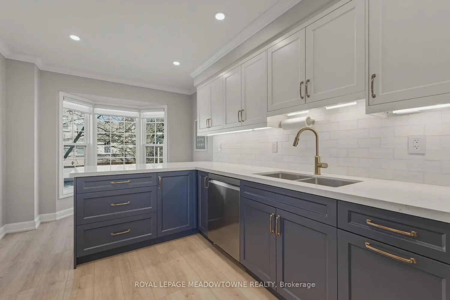 Additional image 10 of 2272 Mowat Avenue 37