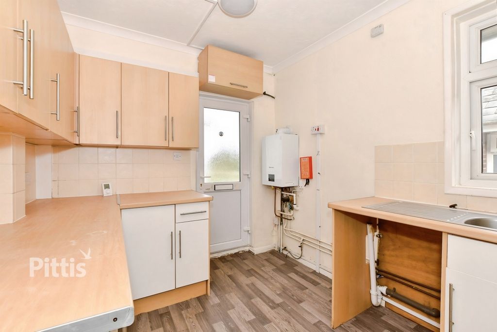 Additional image 2 of 2 bed flat to rentNewport Road, Sandown PO36