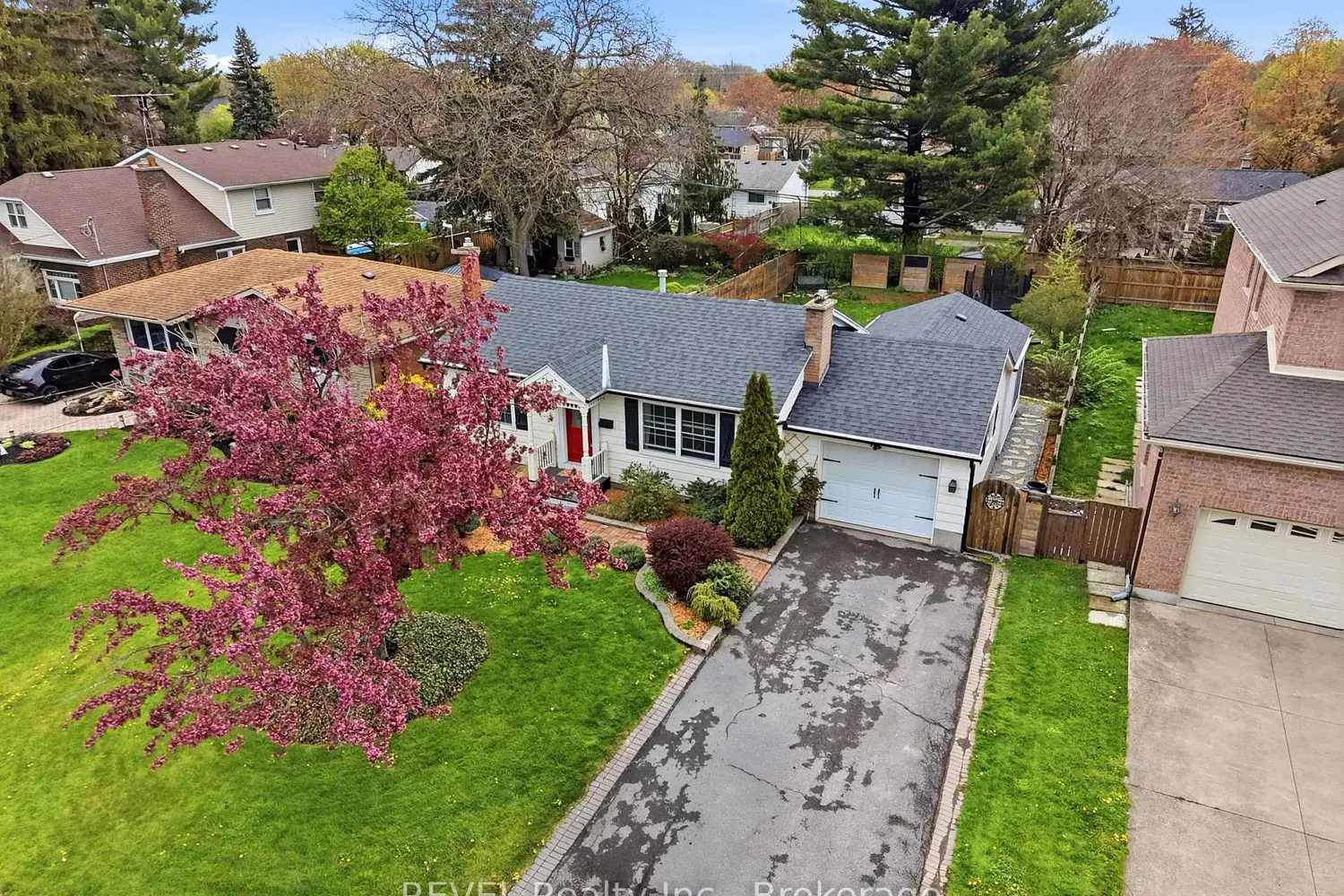 Additional image 3 of 658 Geneva Street