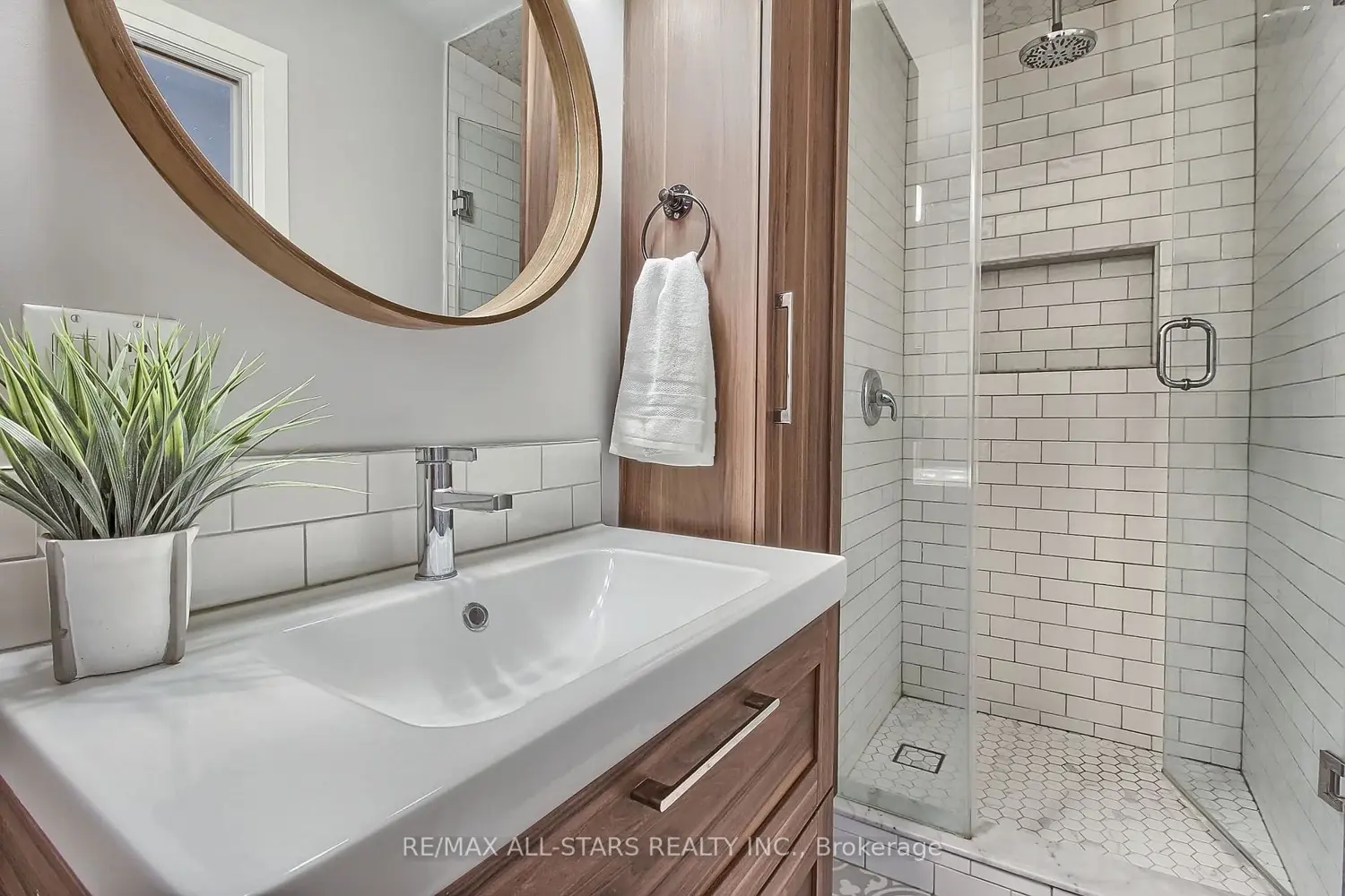 Additional image 6 of 215 Uxbridge Pickering Townline