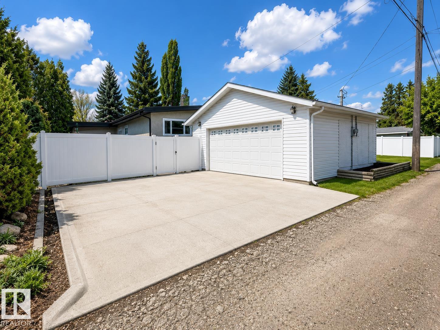 Additional image 2 of 10648 Rowland Road NW, Edmonton, AB, T6A3V8