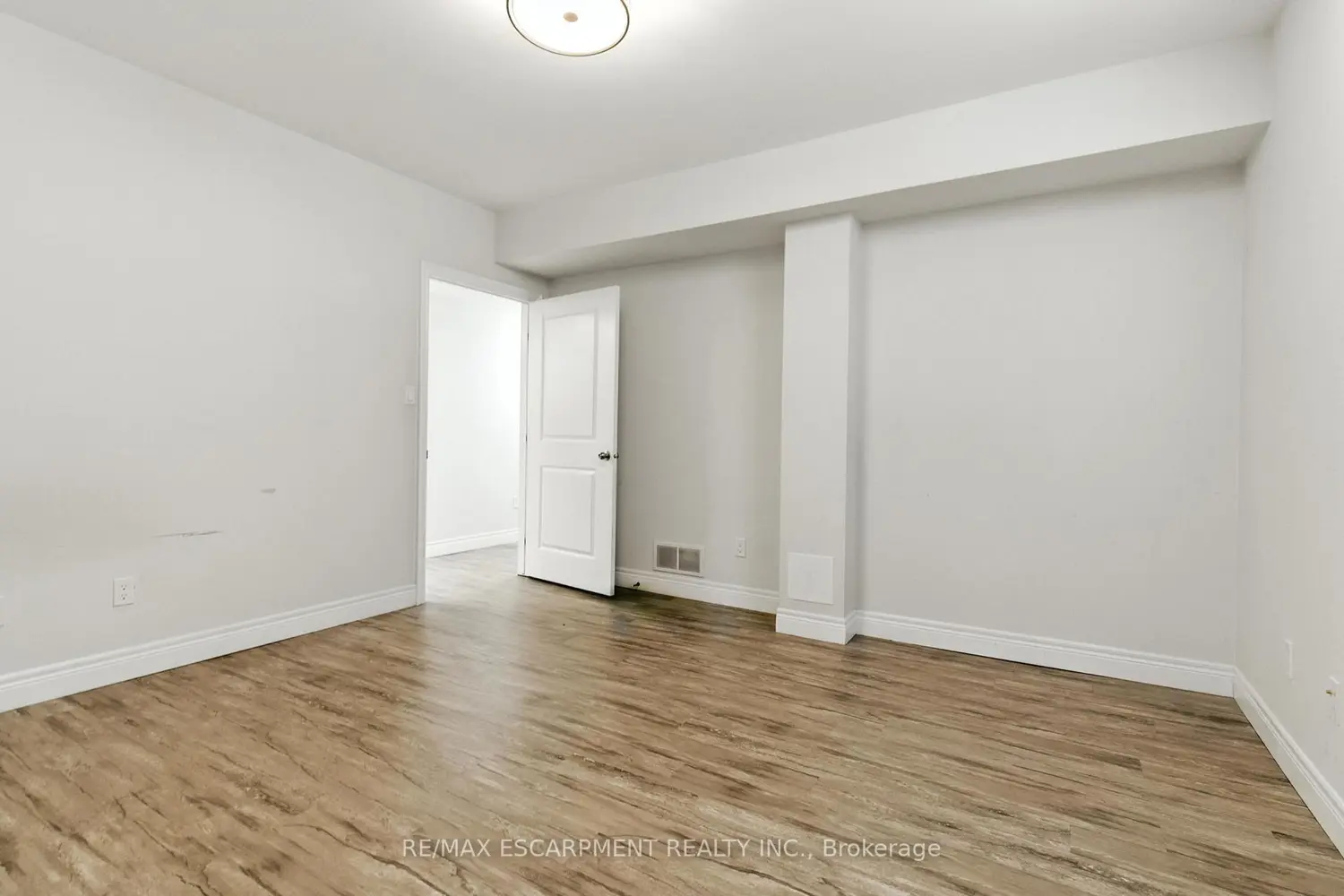 Additional image 18 of 43 Riesling Court
