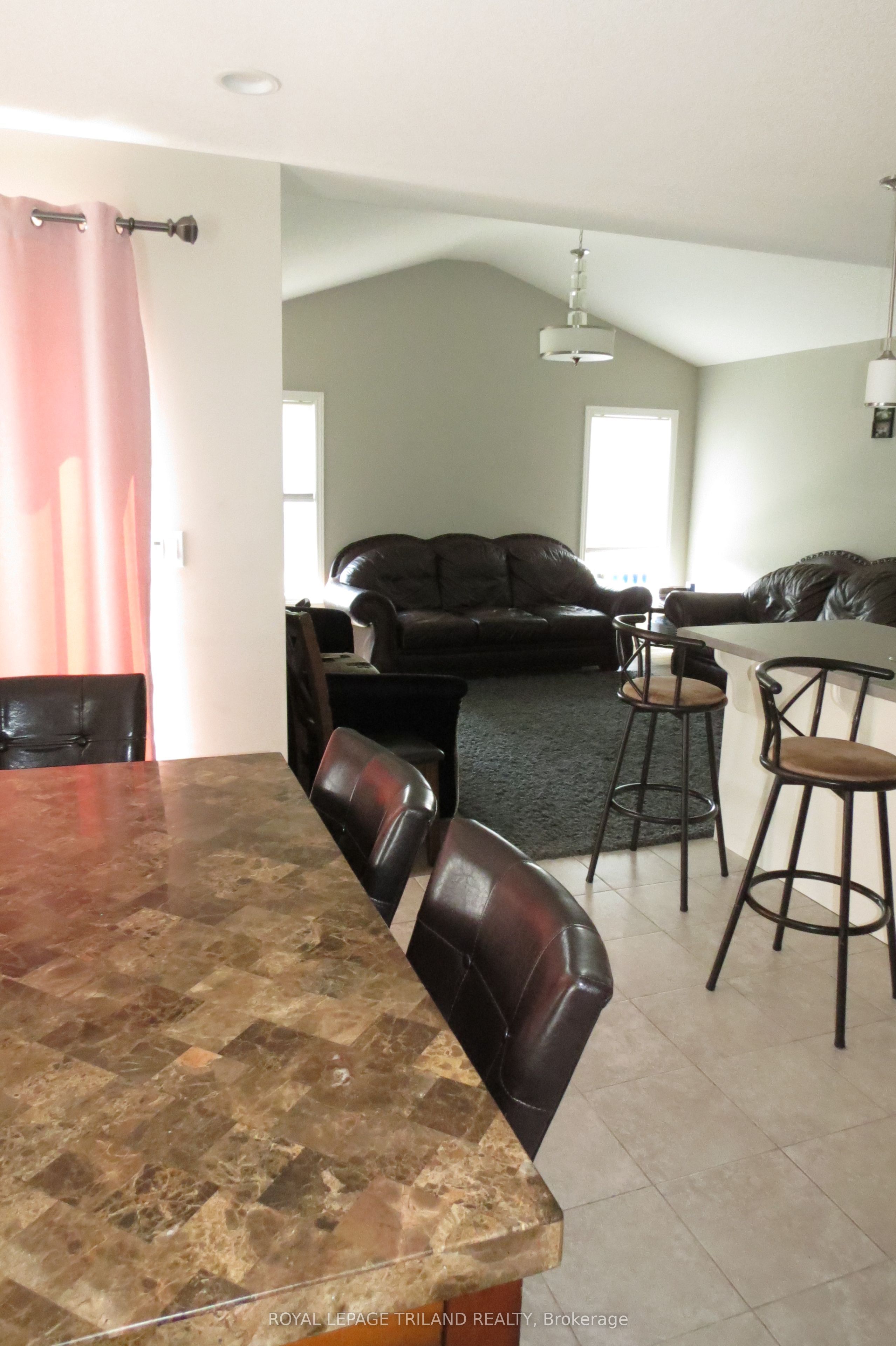 MAIN LEVEL-204 Peach Tree Boulevard, St. Thomas, ON, N5R 0E3 photo 5