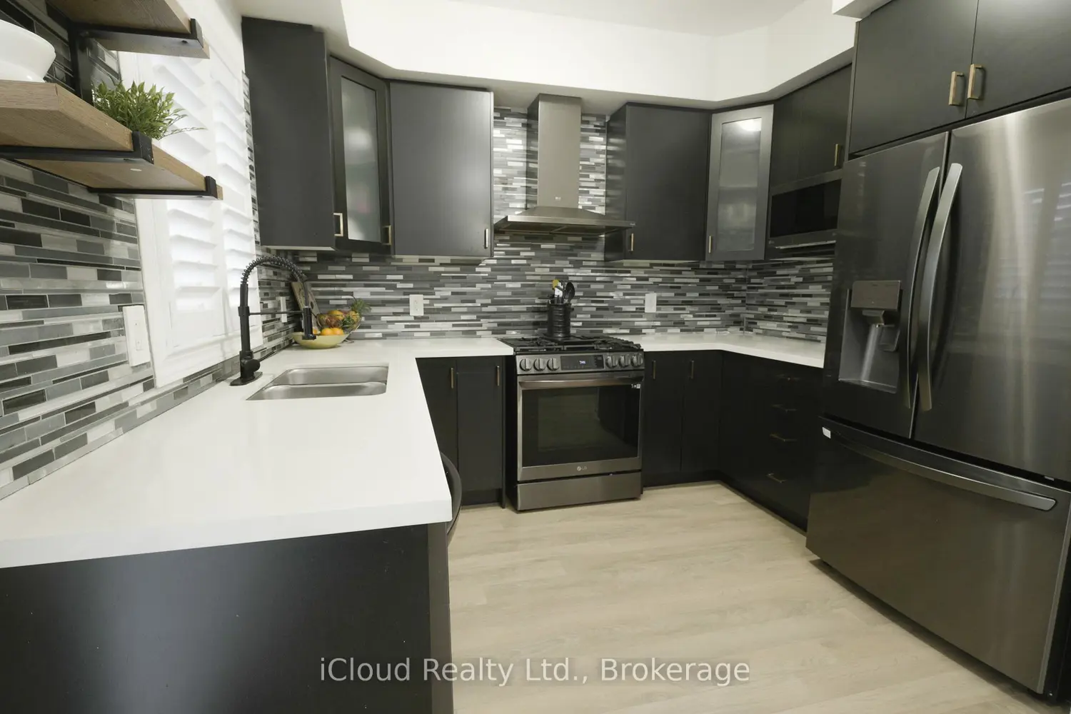8 Whitton Drive photo 5