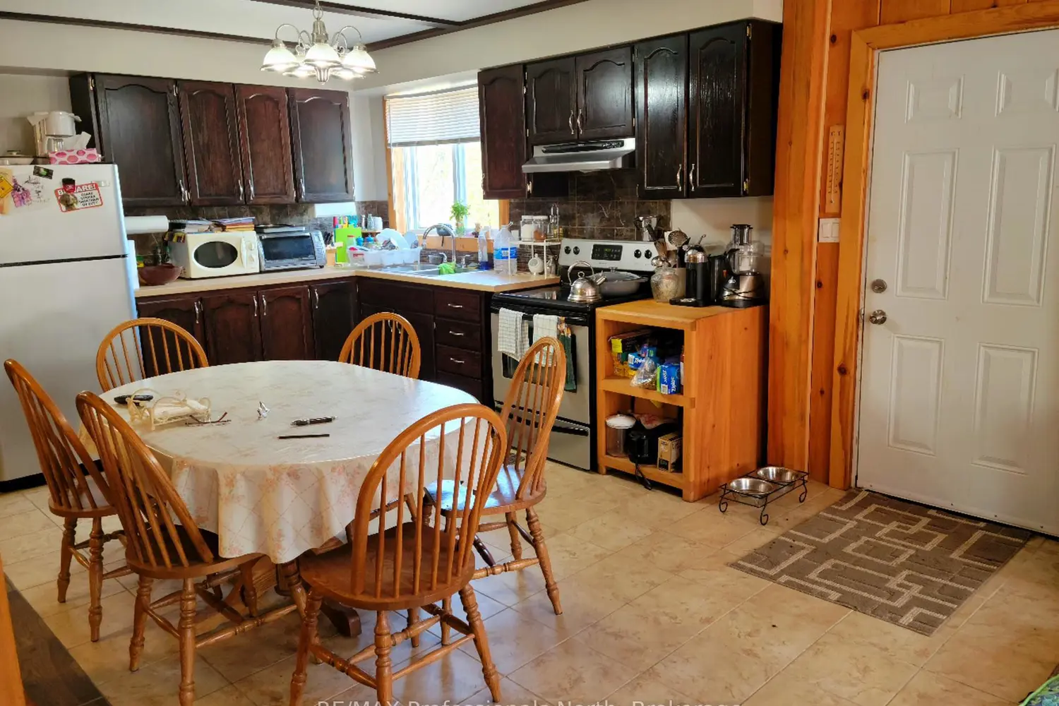 Additional image 5 of 3944 Chetwynd Road