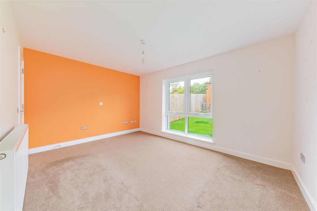 Additional image 2 of 3 bed terraced house to rentGrayfaulds Road, Dundee DD2