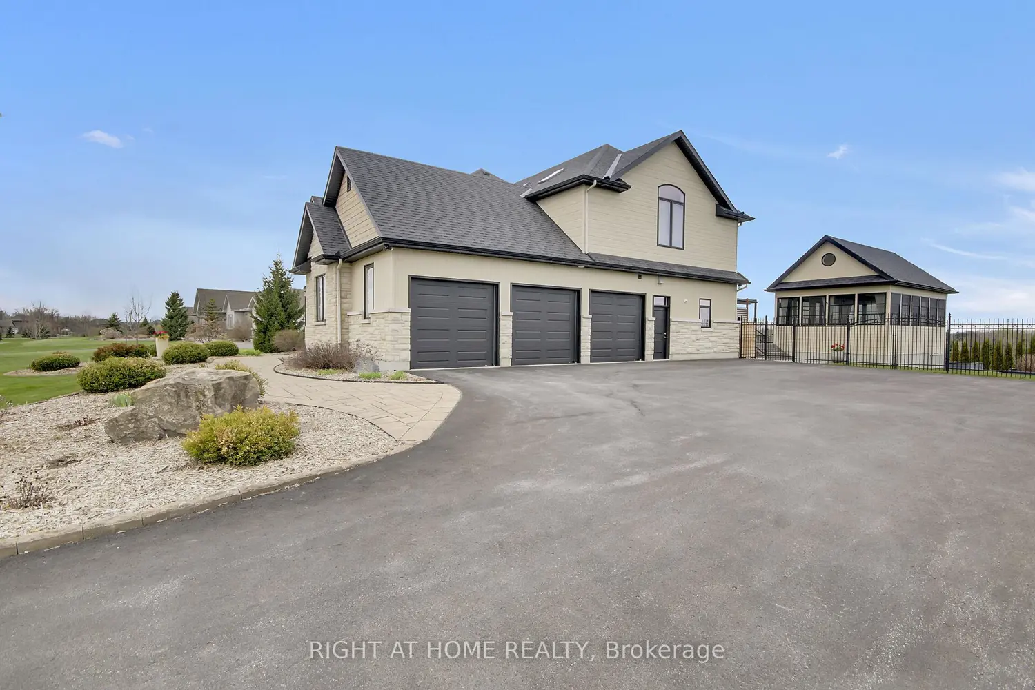 105 Ravenview Way