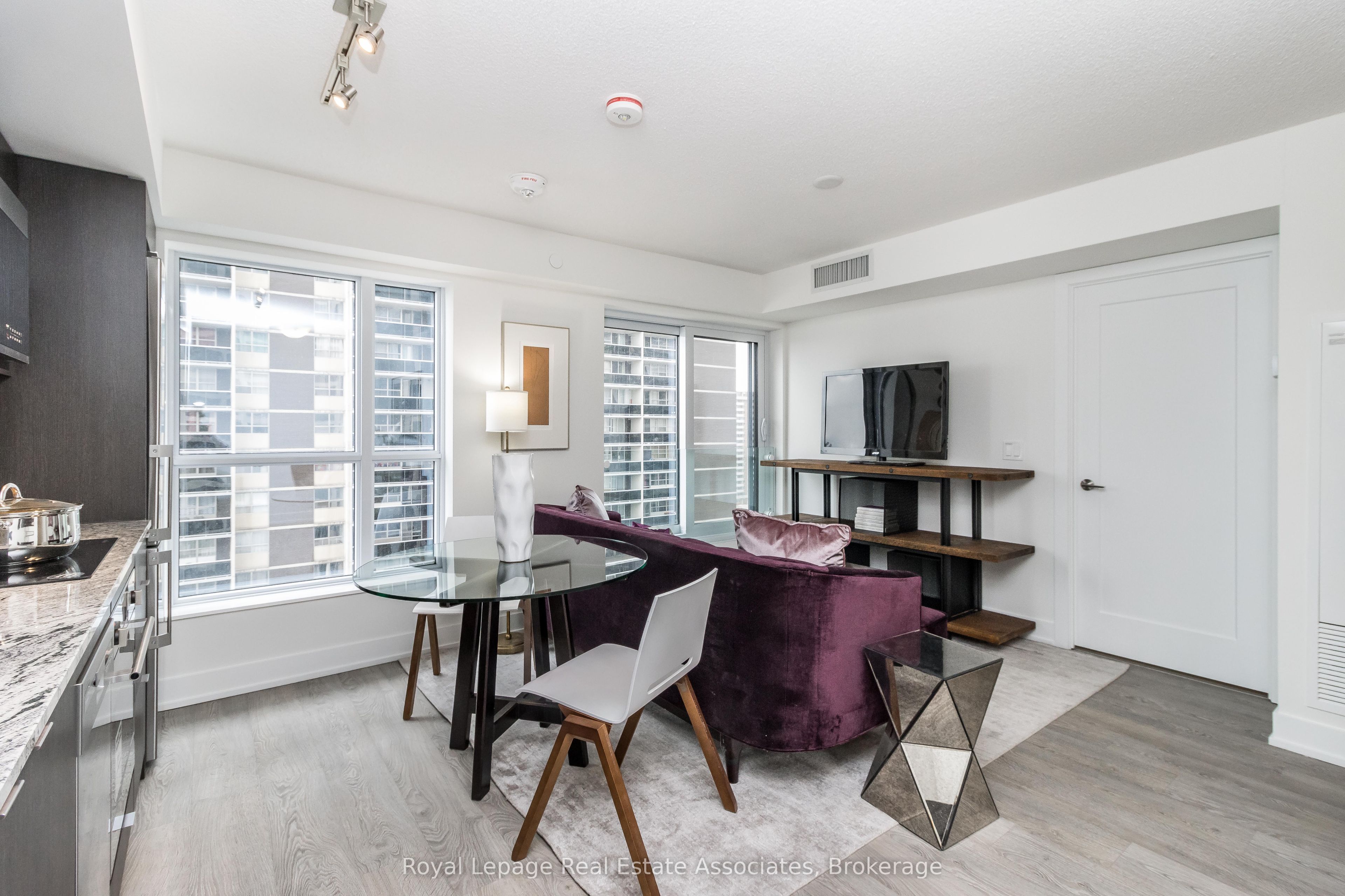 Additional image 3 of 1325-9 Mabelle Avenue, Toronto, ON, M9A 0E1