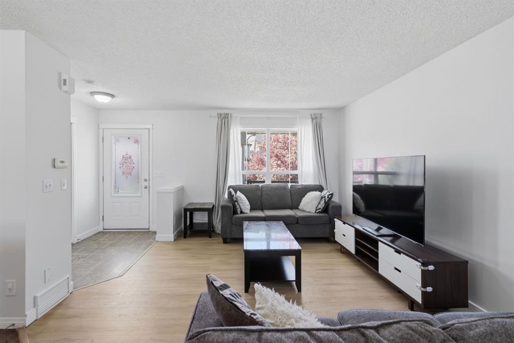 Additional image 6 of 80 Prestwick Bay SE, Calgary, AB, T2Z 4S4