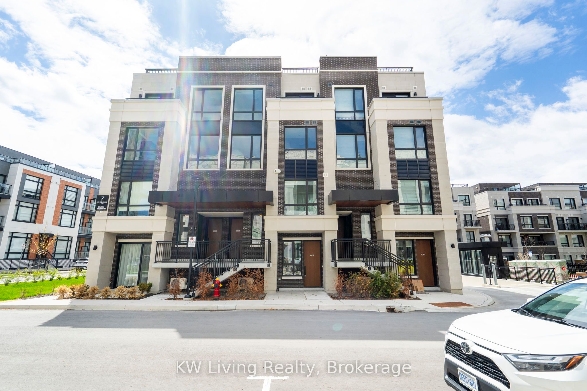 Additional image 3 of E301-7 Red Squirrel Lane, Richmond Hill, ON, L4S 0P5