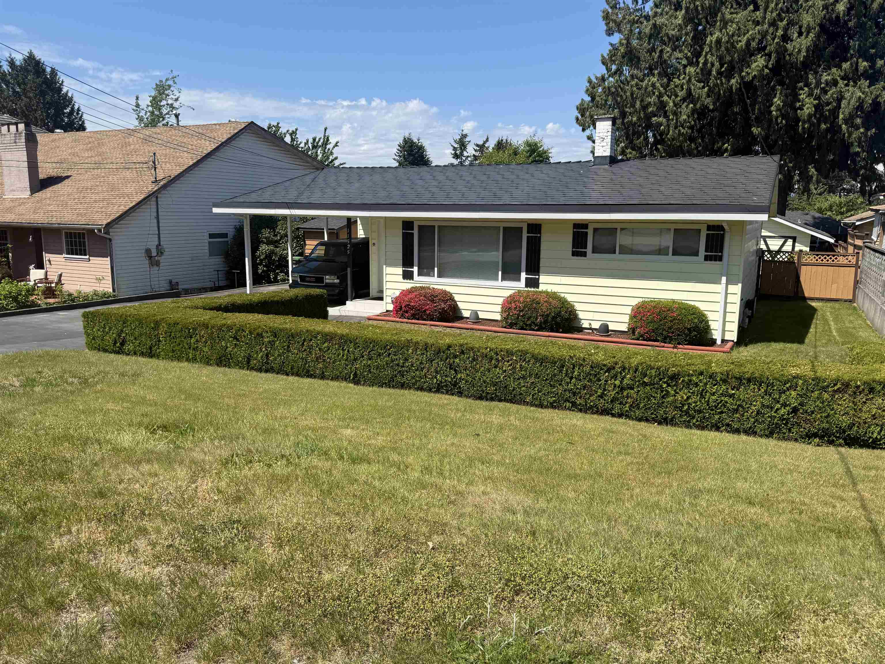 11525 96a Avenue, Surrey, BC, V3V 1Z9
