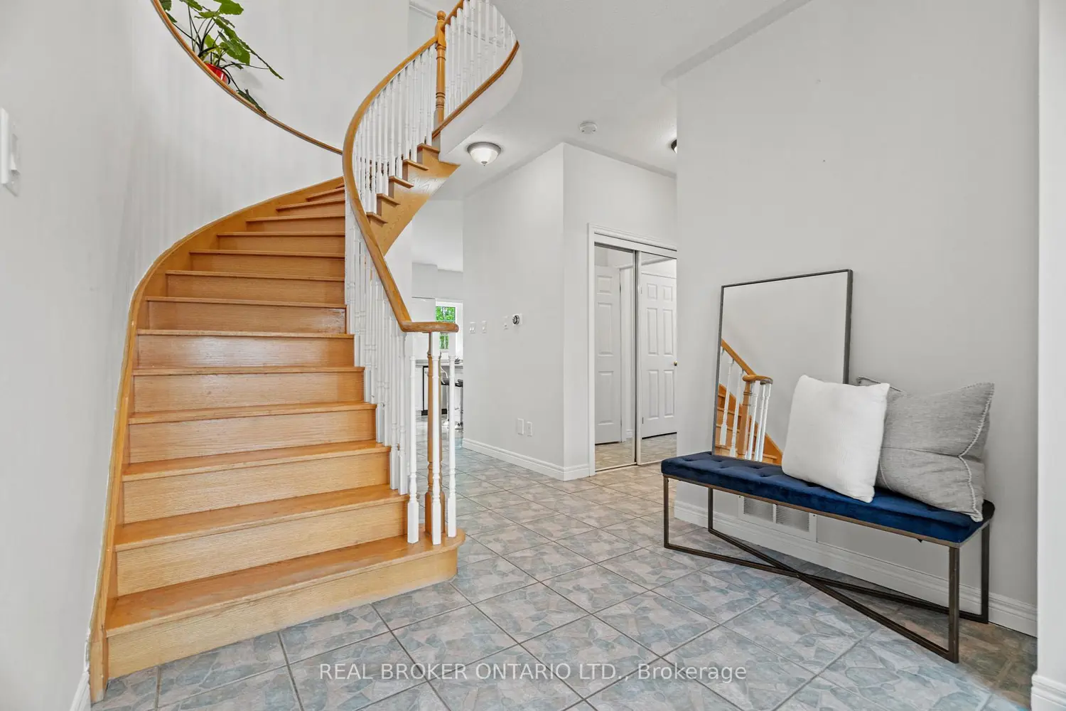 118 Bayview Avenue photo 2