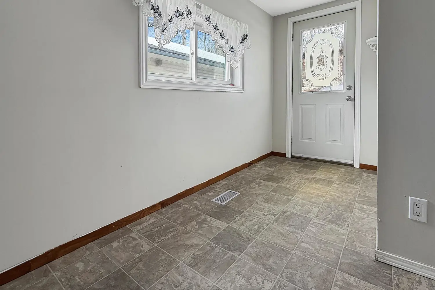 91 Third Avenue photo 4