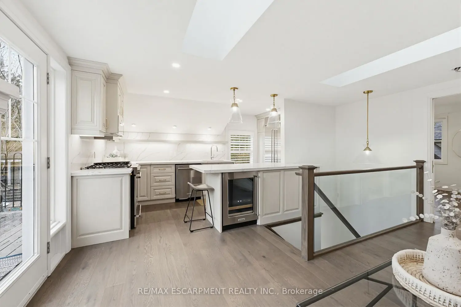 Additional image 13 of 3083 Lakeshore Road