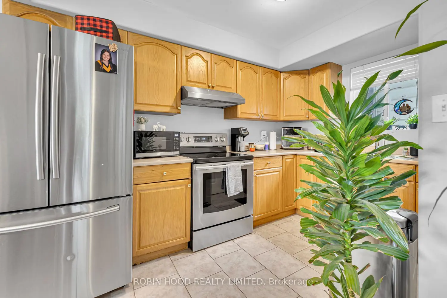 Additional image 20 of 406 Glengarry Avenue