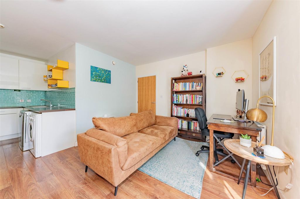 Additional image 2 of 2 bed flat to rentElm Rise, Baldovie, Broughty Ferry DD5