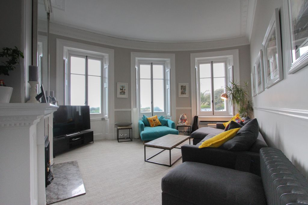 Additional image 2 of 2 bed flat to rentLewes Crescent, Brighton BN2
