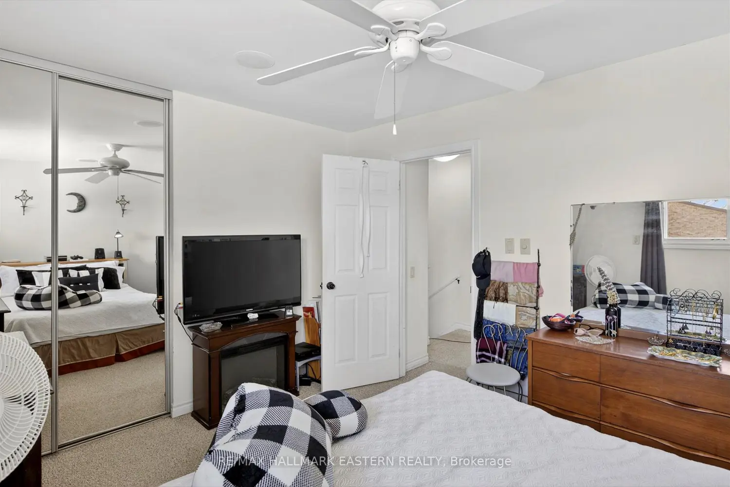 Additional image 9 of 996 Sydenham Road #33