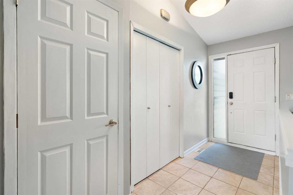 Additional image 3 of 8 Hawkwood Place NW, Calgary, AB, T3G 1X6