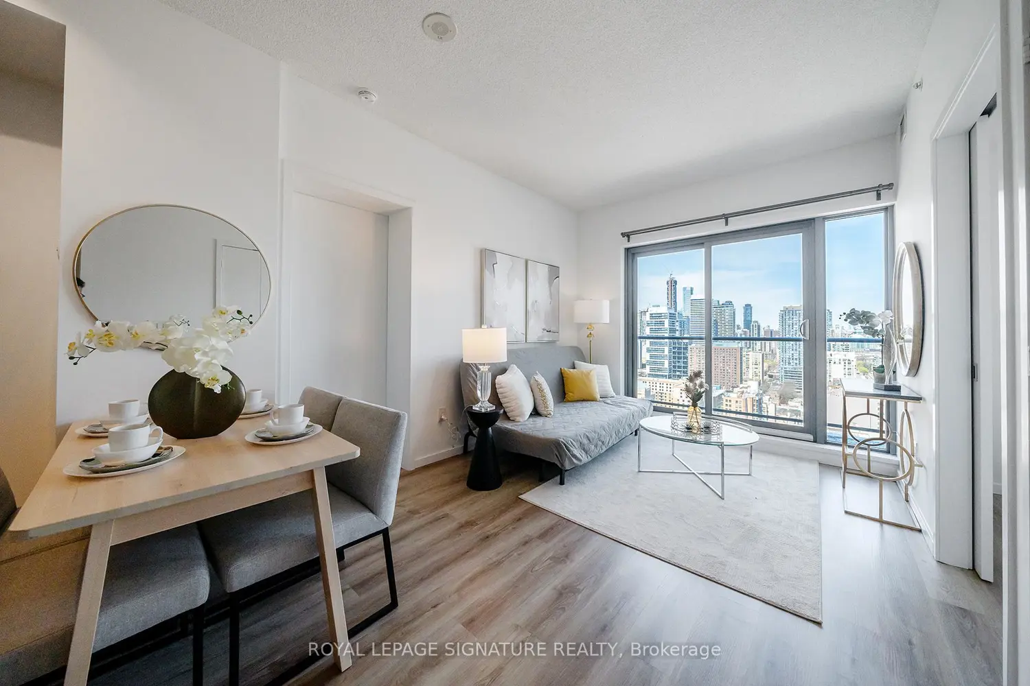 159 Dundas Street 2707