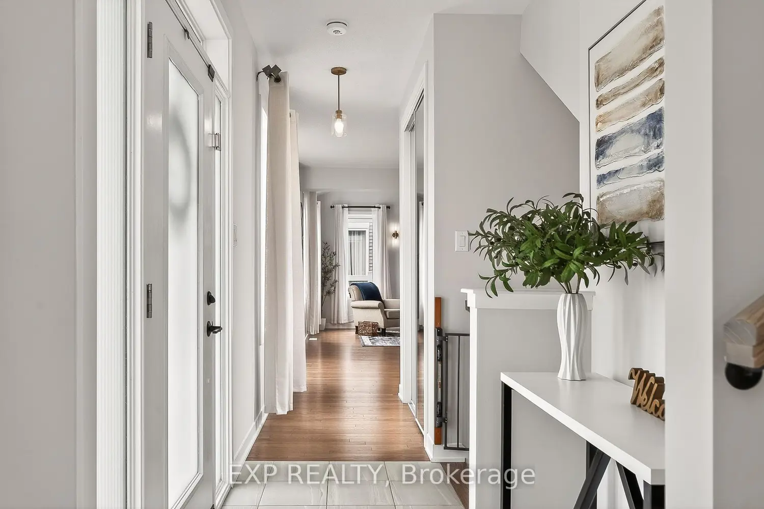 909 Lesage Way photo 4