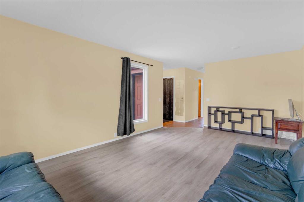 Additional image 6 of 403 Cannington Close SW, Calgary, AB, T2W 3E9