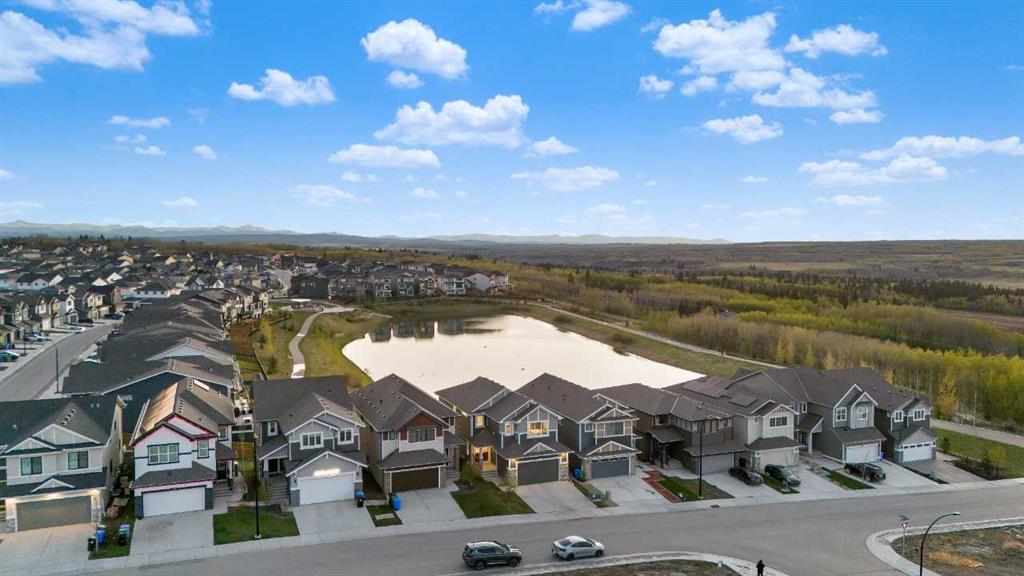 Additional image 2 of 814 Bluerock Way SW, Calgary, AB, T2Y0S4