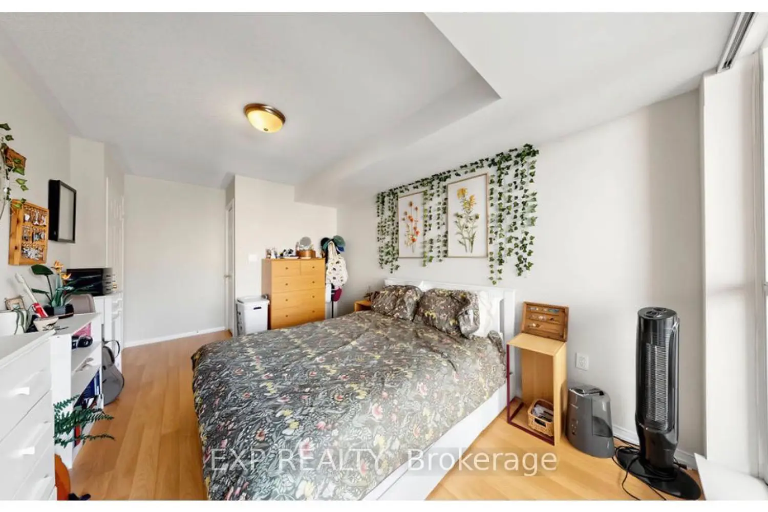 Additional image 4 of 889 Bay Street 607
