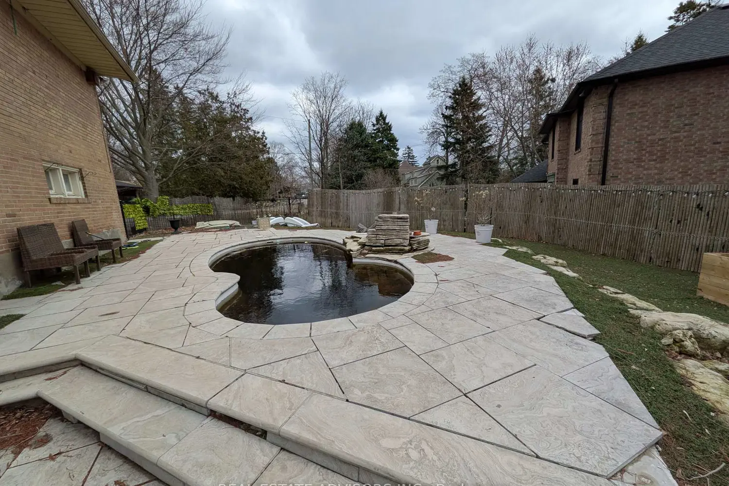 Additional image 14 of 1 Lakehill Crescent