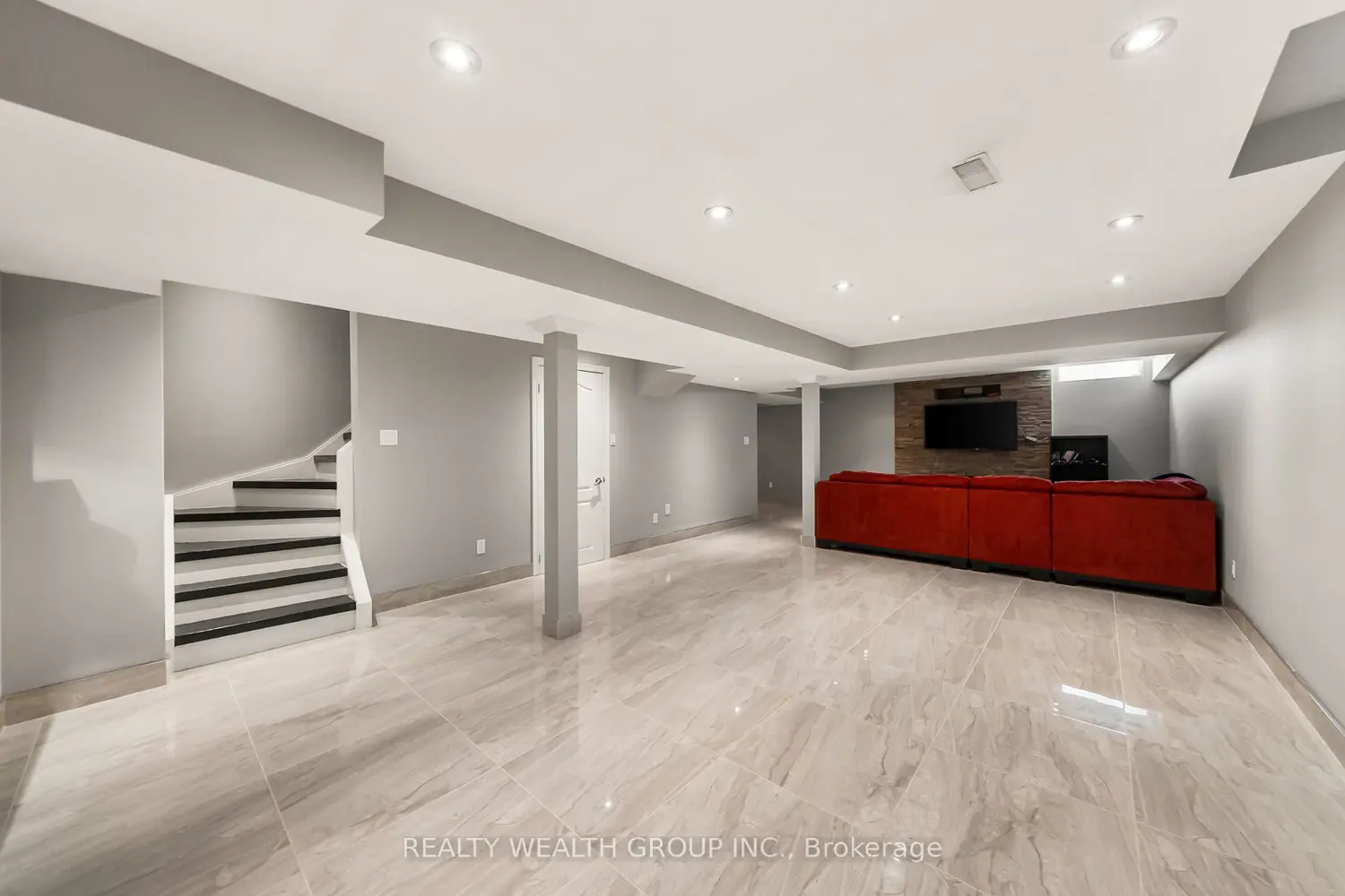 Additional image 18 of 185 Regency View Heights