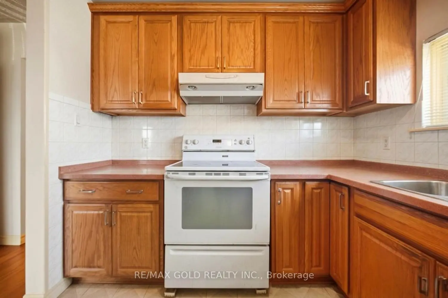 Additional image 4 of 877 Consort Crescent