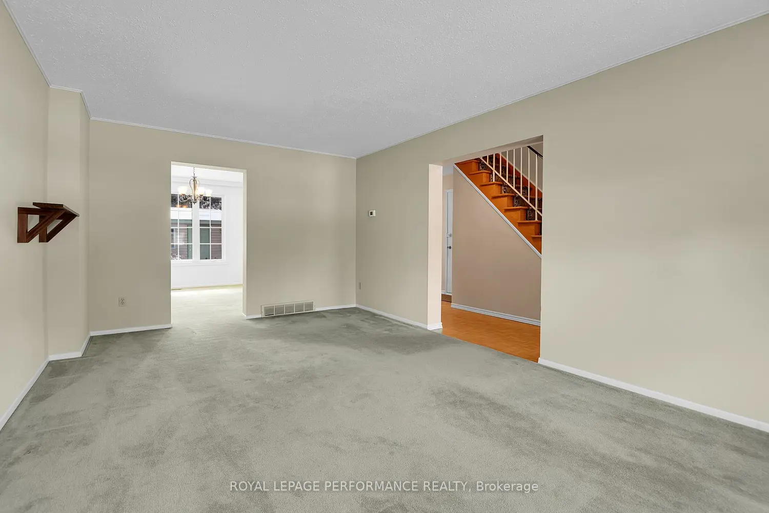 2166 Bickerton Avenue photo 4