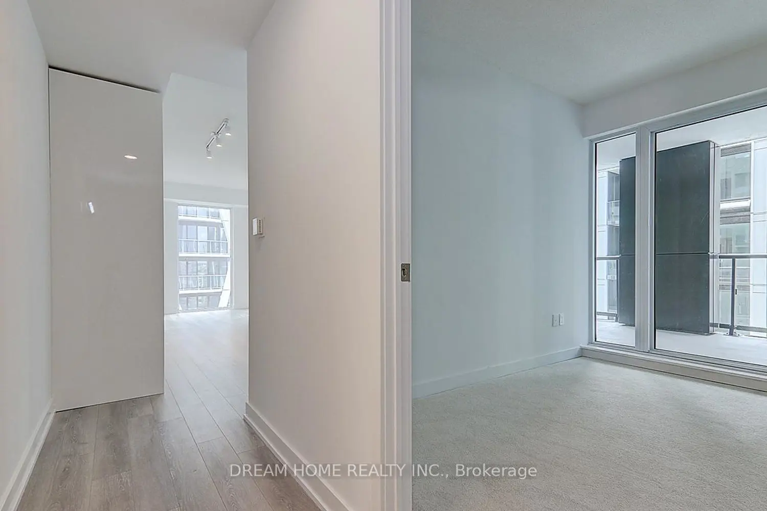 Additional image 5 of 238 Simcoe Street 1608