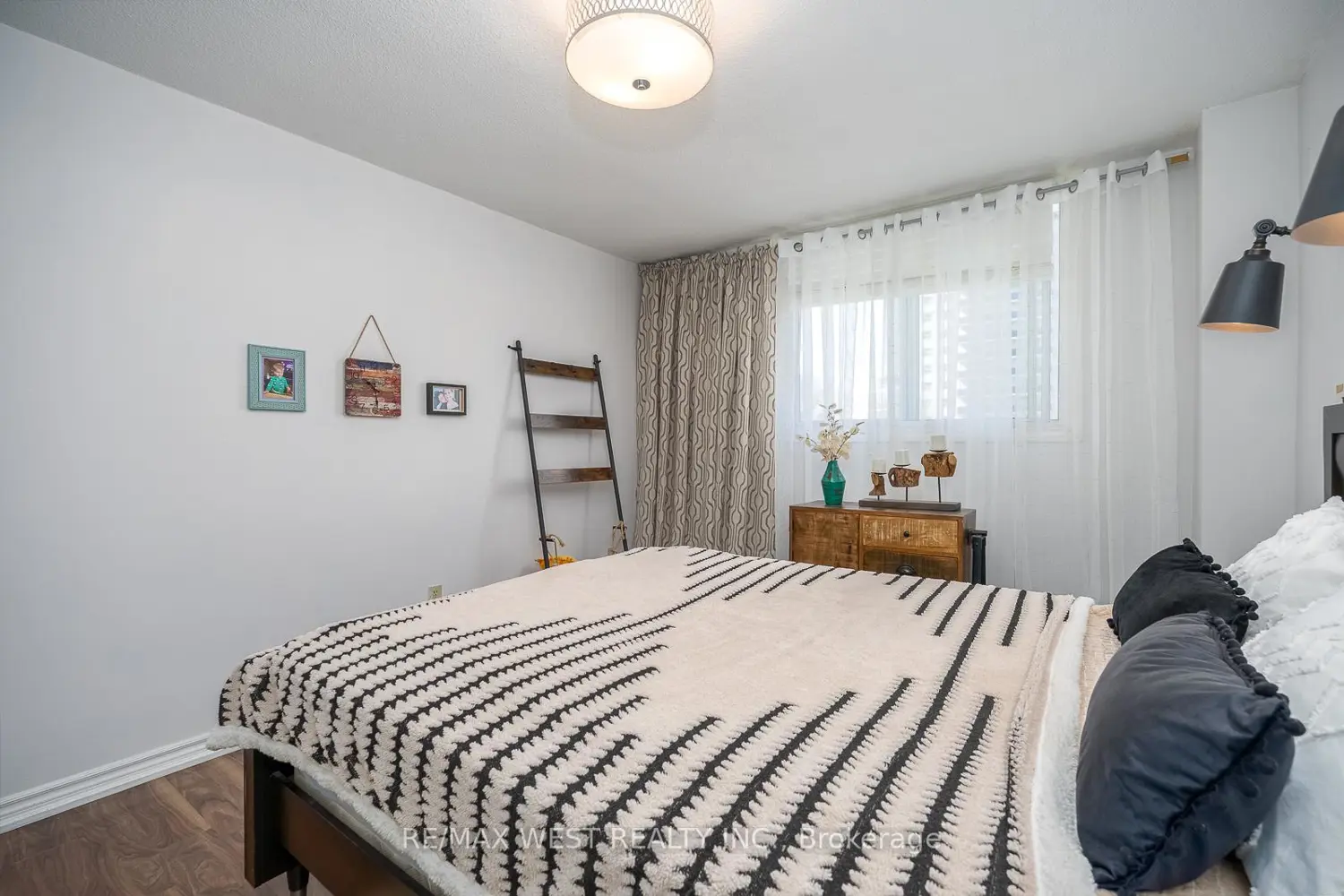 Additional image 10 of 1100 Caven Street 310