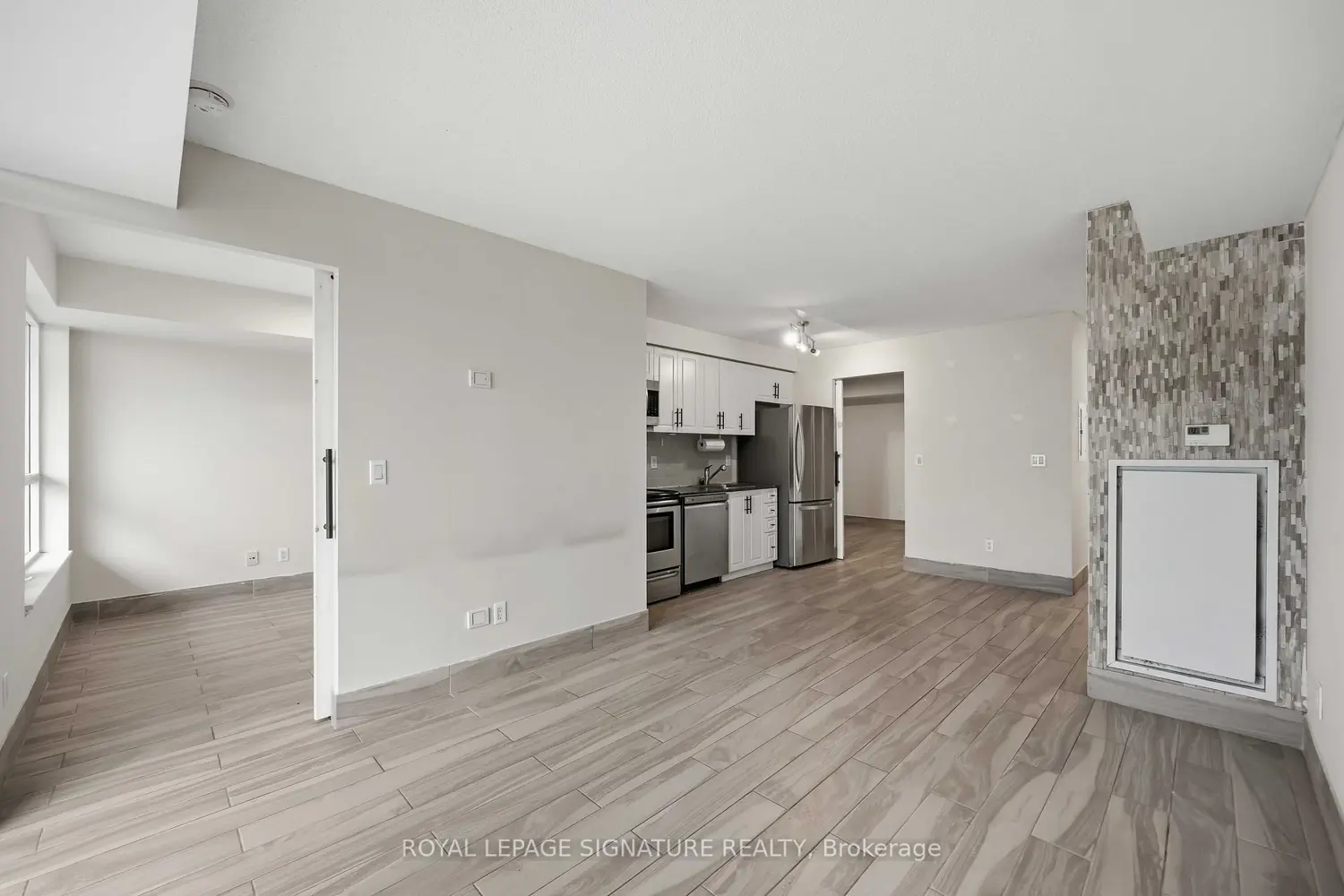 Additional image 11 of 38 Joe Shuster Way 1625
