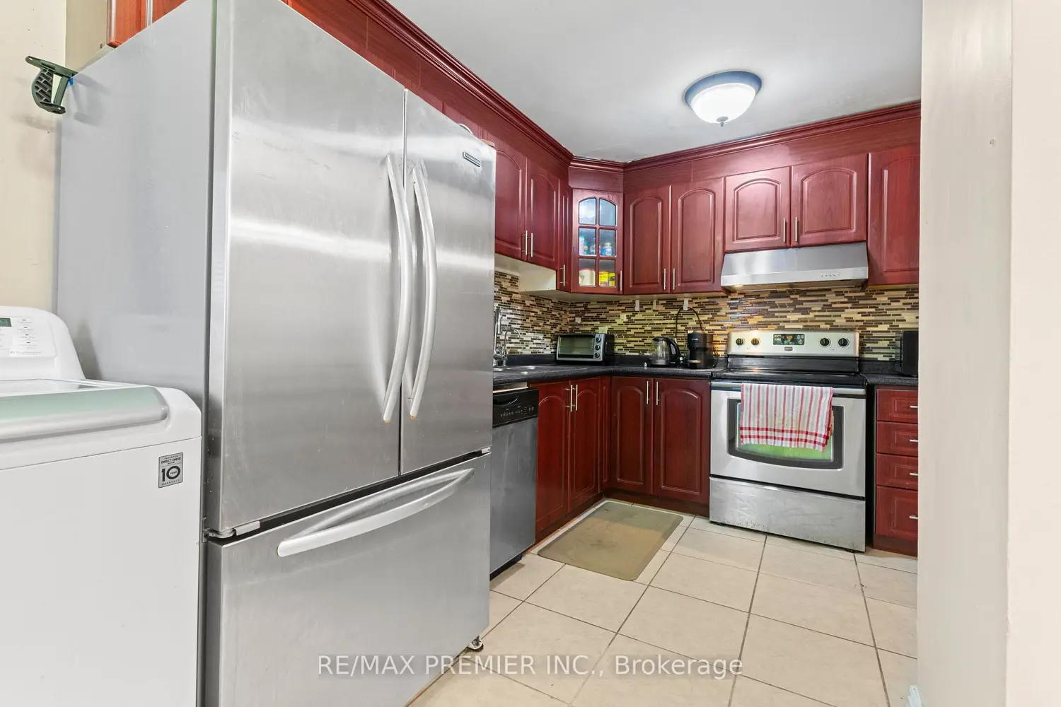 Additional image 8 of 1605 Albion Road 292