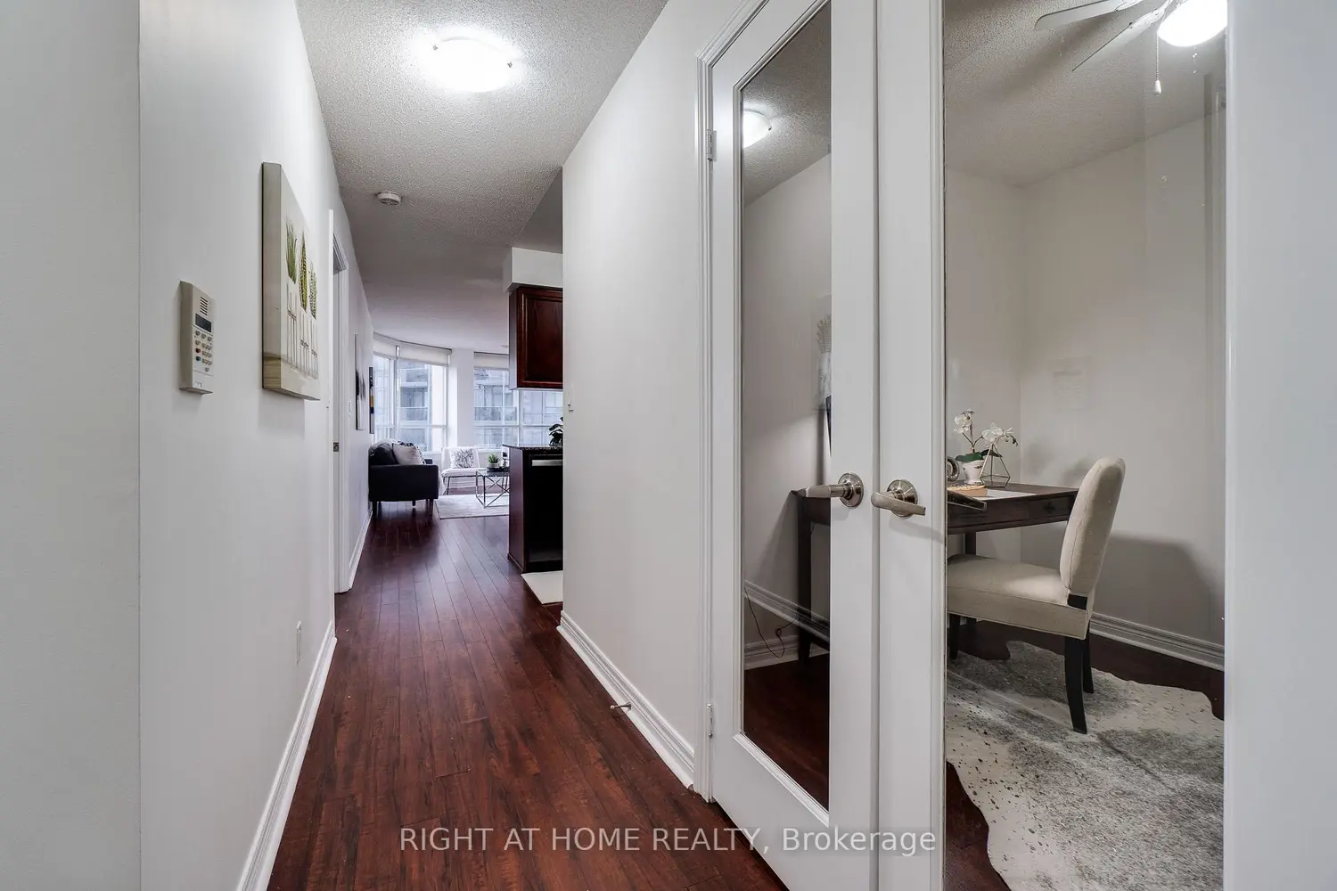 310 Burnhamthorpe Road 1713