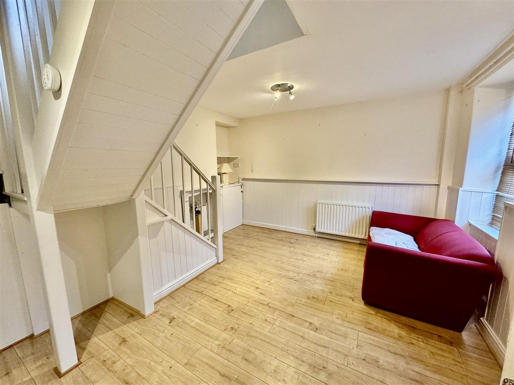 Additional image 4 of 3 bed semi-detached house to rentNorth Street, Pwllheli LL53