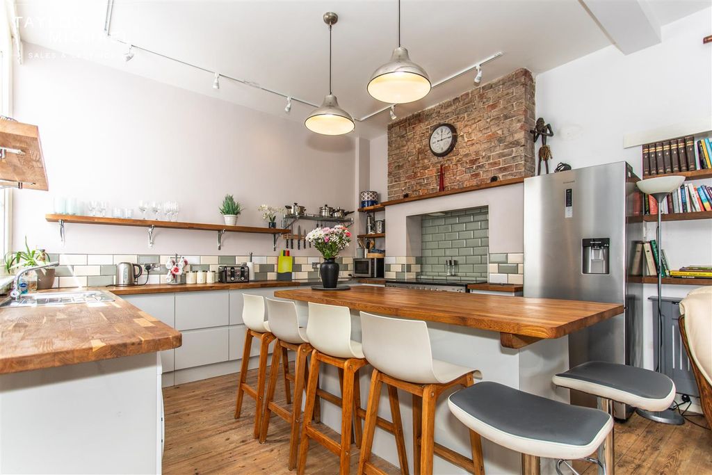 4 bed flat to rentSt. Georges Road, Brighton BN2