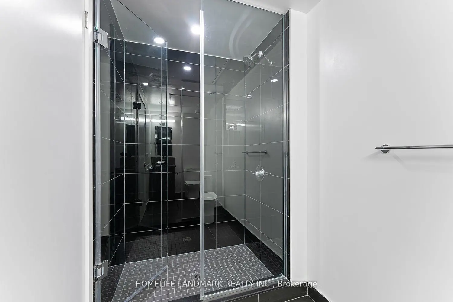 Additional image 15 of 230 Simcoe Street 1129