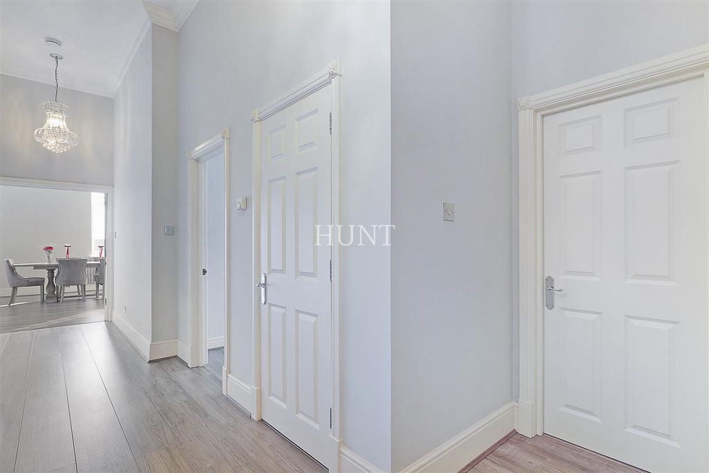 Additional image 11 of 2 bed flat to rentBrandesbury Square, Repton Park, Woodford Green, Essex IG8