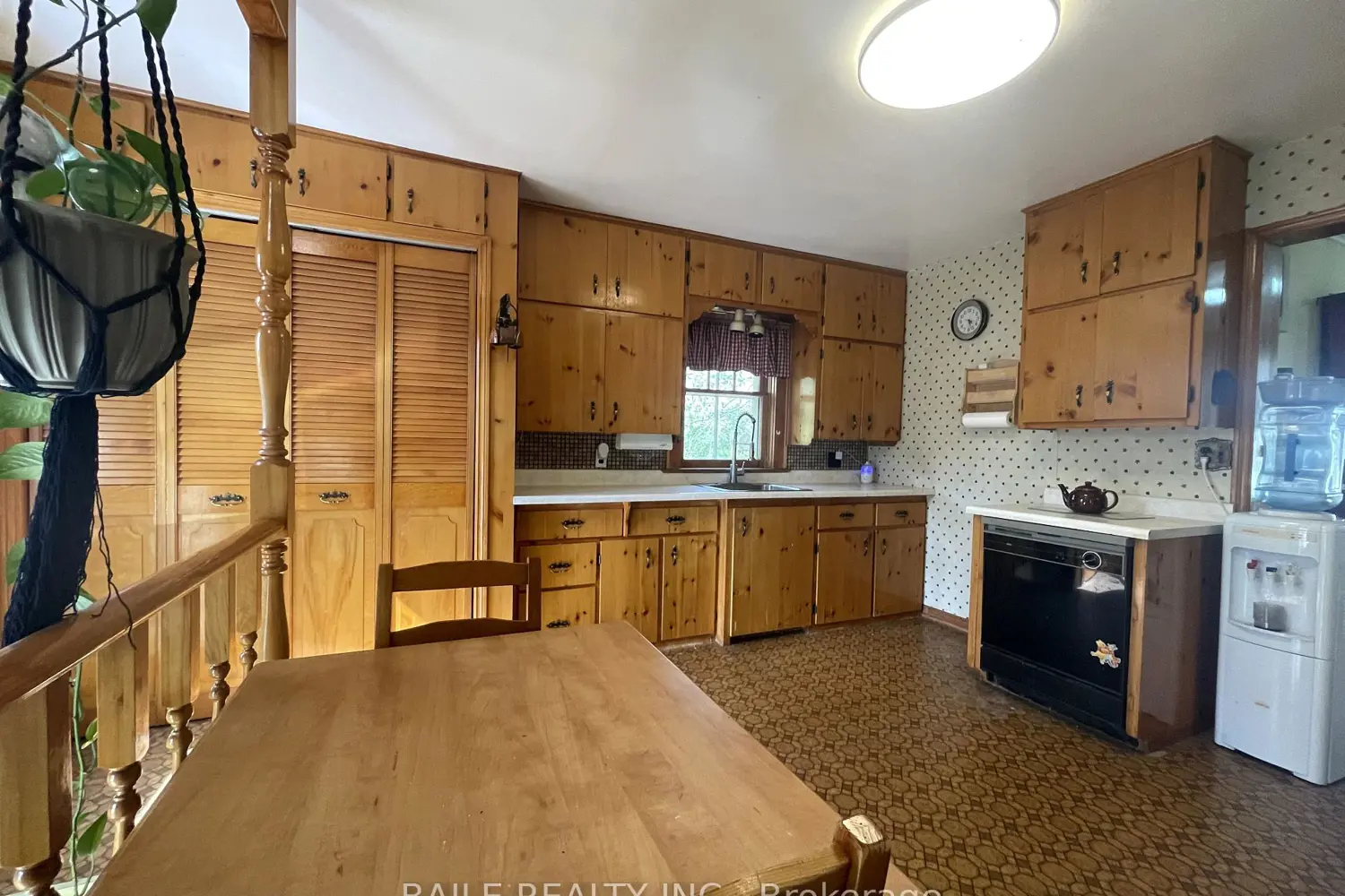 489 Rachel Street photo 5