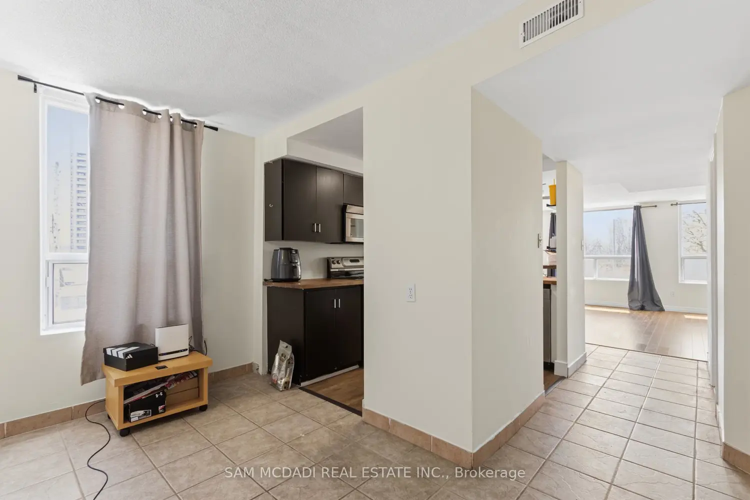 Additional image 6 of 400 York Boulevard 201