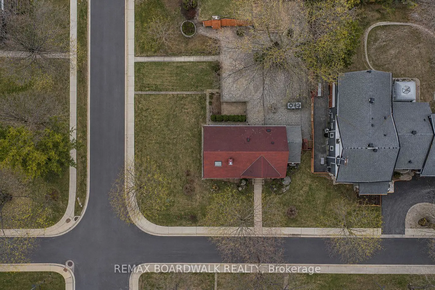 Additional image 9 of 961 Kingsmere Avenue