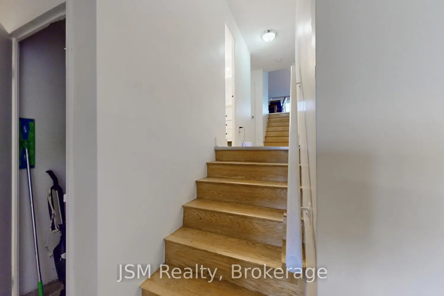Additional image 9 of 11 Wincott Drive 1912