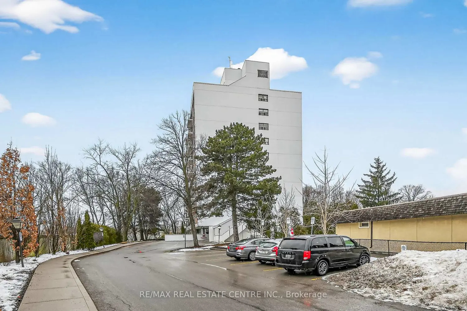 212 Kerr Street 702