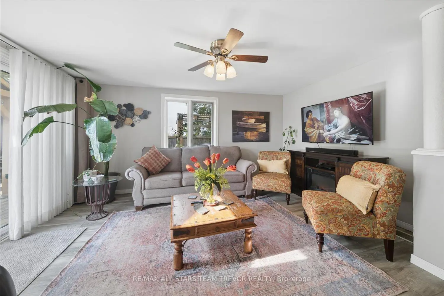24082 Warden Avenue photo 4