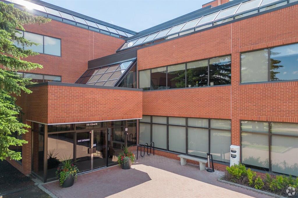 Additional image 4 of 3115 12 Street NE, Calgary, AB, T2E 7J2