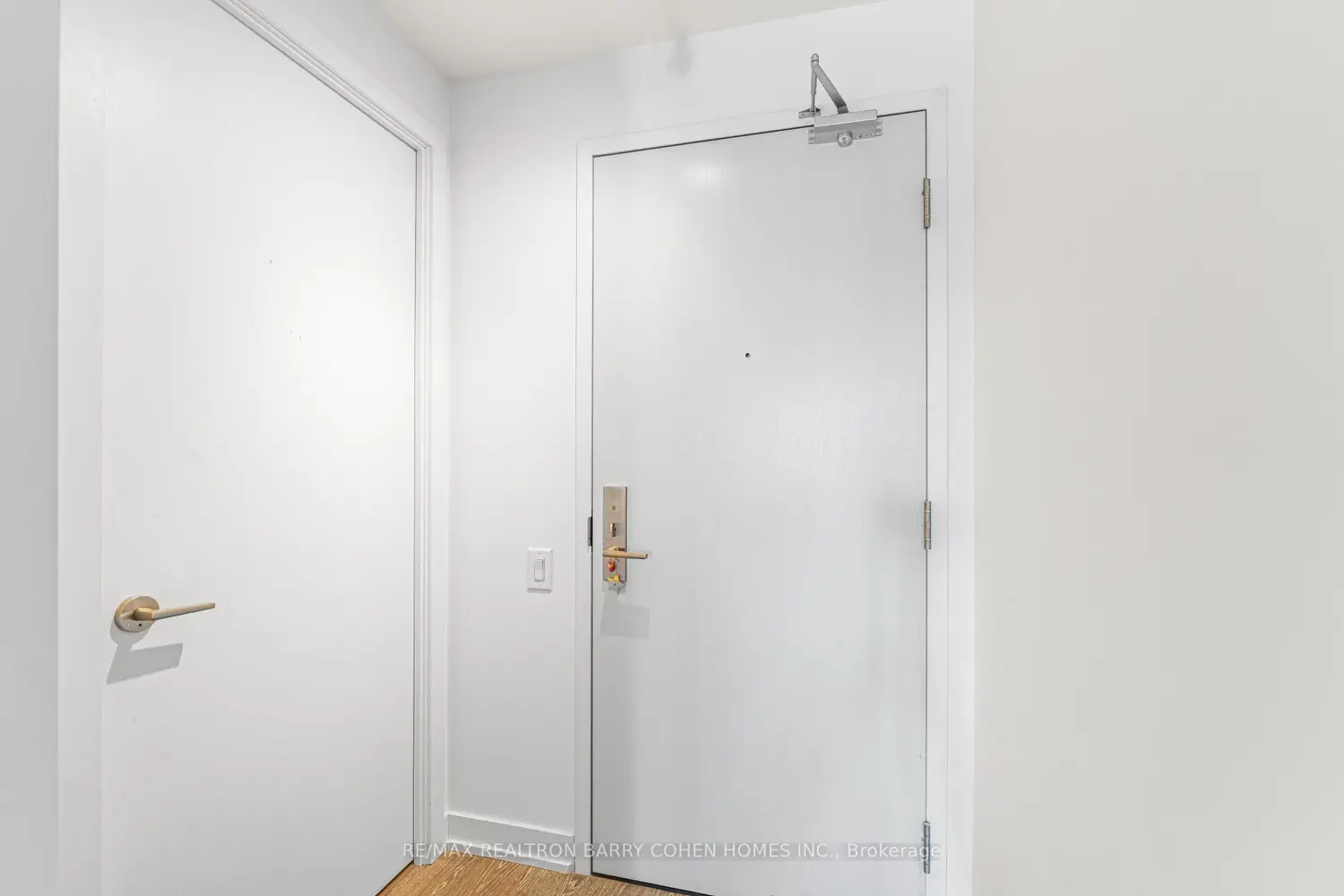 Additional image 7 of 39 Brant Street 904