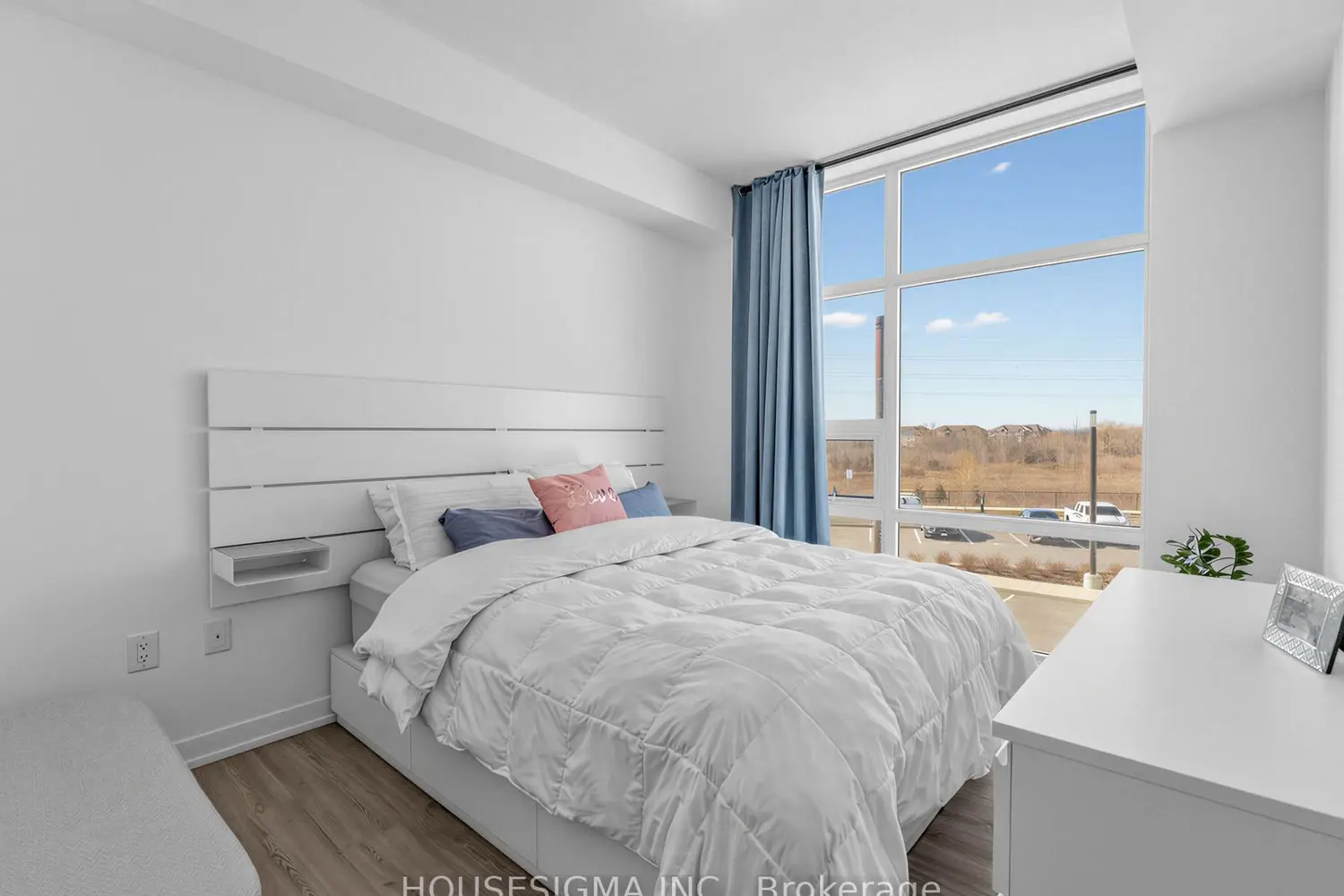 Additional image 6 of 450 Dundas Street 230